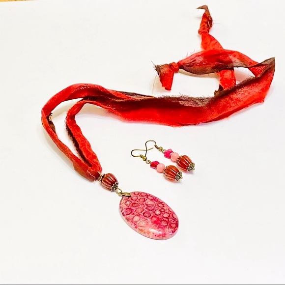 Agatized Coral Jade Rhodonite Necklace & Earrings - Picture 2 of 13